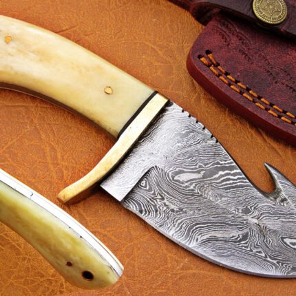 6.5 Inch Damascus Steel Blade Gut Hook Bowie Knife