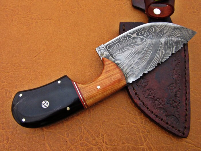 Damascus Steel Blade Skinner Knife With Buffalo Horn Handle 7 Inch