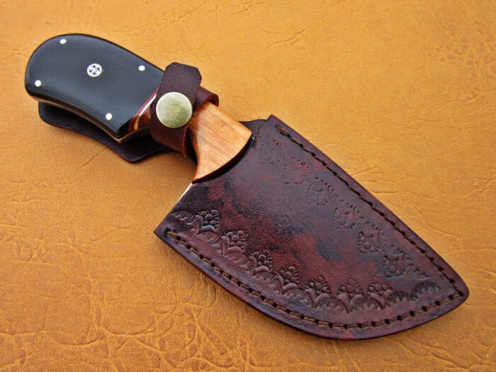 Damascus Steel Blade Skinner Knife With Buffalo Horn Handle 7 Inch
