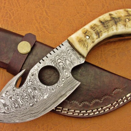 Damascus Steel Blade Knife , Handle Material Ram Horn Overall 8 Inch