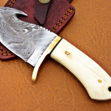 6.5 Inch Damascus Steel Blade Gut Hook Bowie Knife